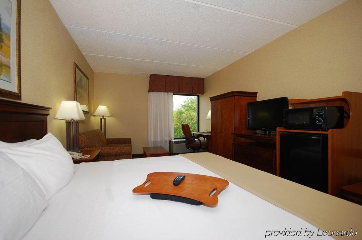 Holiday Inn Express Forsyth By Ihg Room photo